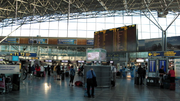 Аэропорт Хельсинки - табло в терминале Т2