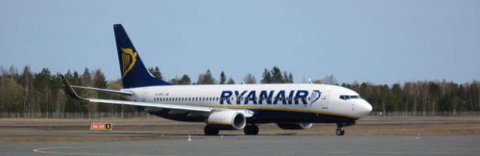 Фото: Самолет авиакомпании Райанэйр в аэропорту Лаппеенранта
